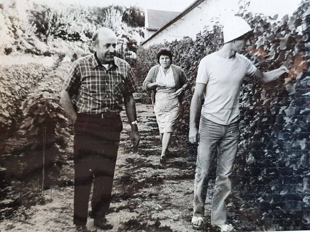 mon père et mes grands-parents maternels dans les années 80.